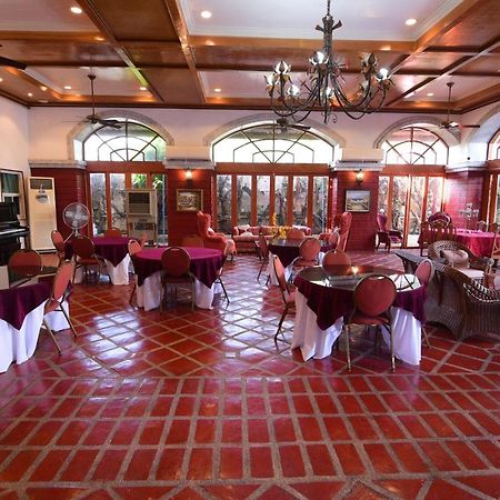 Ang Tahanan Ni Aling Meding Hotel And Restaurant San Pablo Exterior photo